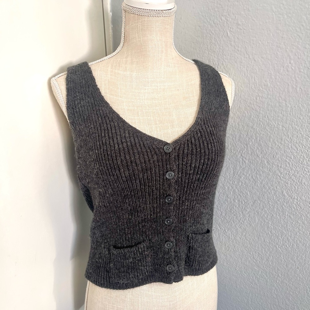 Brandy Melville Grat Ribbed Button Vest